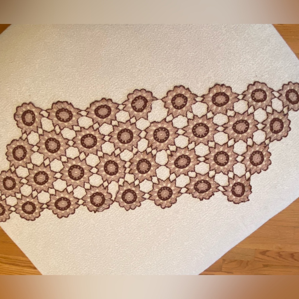 Table Runner / Decor - Picture 5 of 6